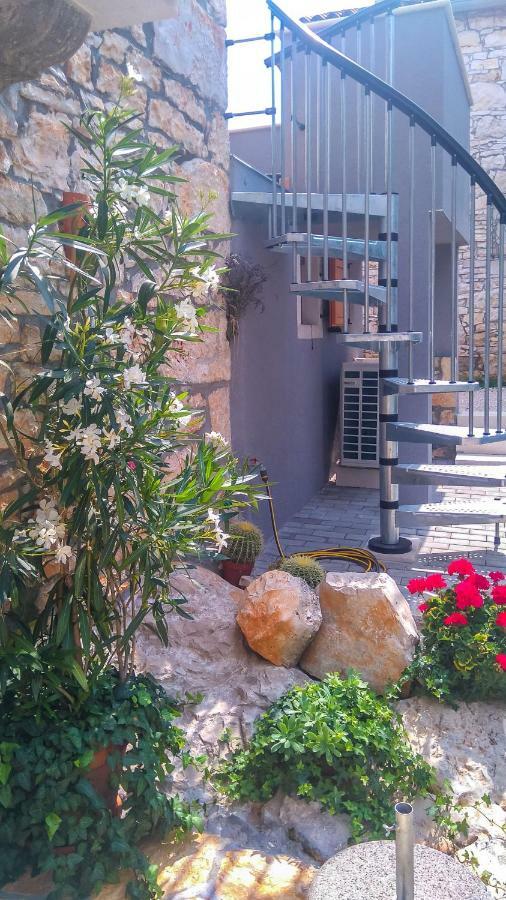 Apartment Li Tar-Vabriga Buitenkant foto