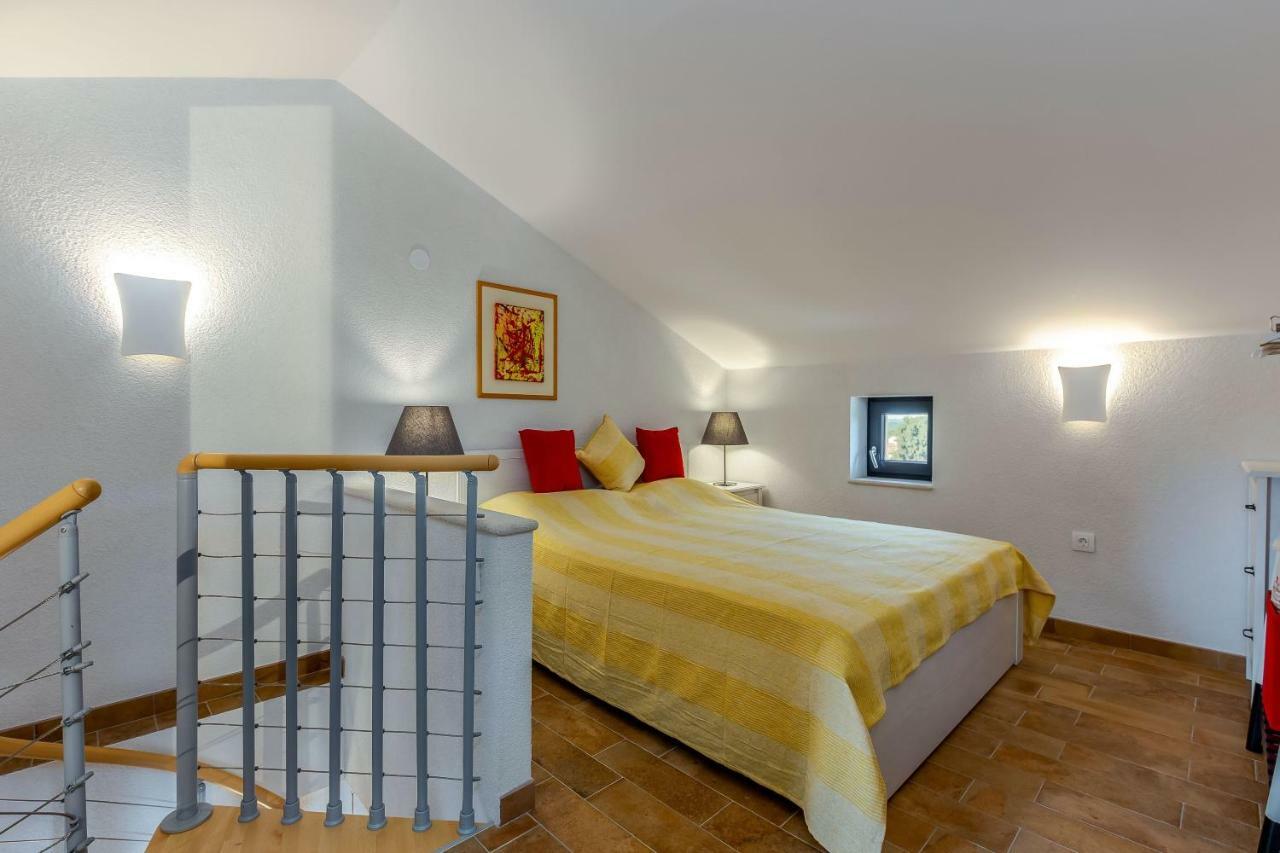 Apartment Li Tar-Vabriga Buitenkant foto